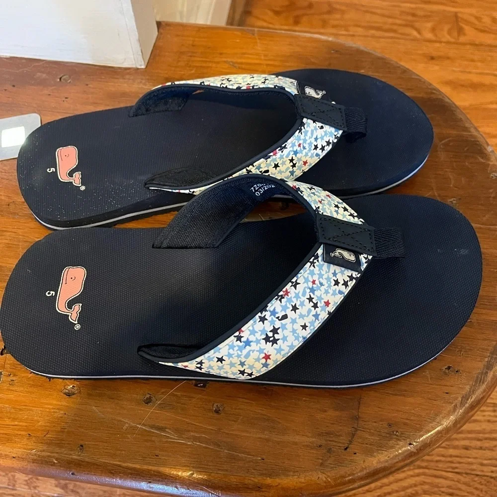 VINEYARD VINES blue/white stars and whale flip-flops Big Girl's 5